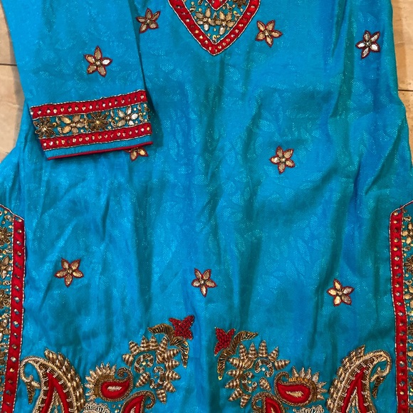 Embroidered Blue and Red Traditional Indian Salwar Suit Wedding Ceremony Party - Picture 5 of 14